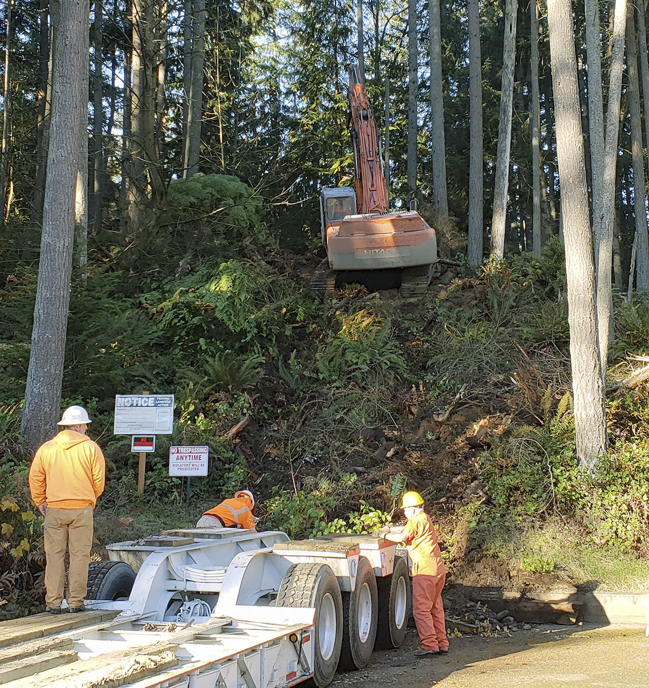 Workers begin clearing Wednesday, Nov. 5, 2018 for the long-contested Frognal Estates development near Picnic Point. Neighbors and environmental groups oppose the 112-home subdivision, which they say poses risks to a salmon-bearing stream and could increase the chance of landslides. (Noah Haglund / The Herald)