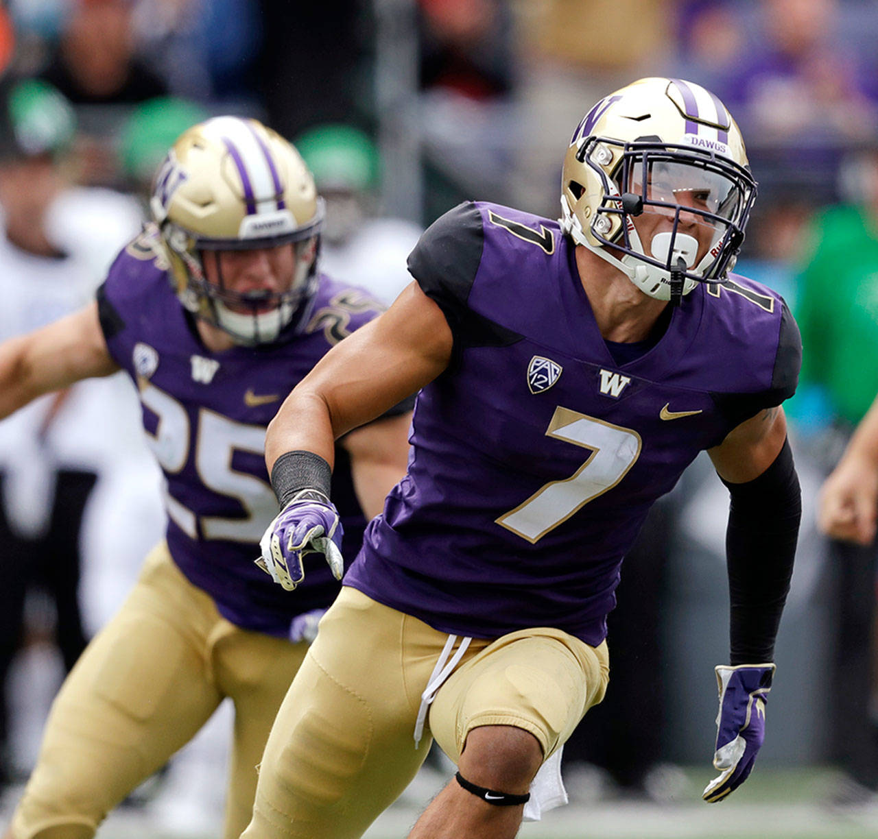 Washington safety Taylor Rapp (7) and linebacker Ben Burr-Kirven (25) were named to the Associated Press All-America Football Teams on Monday. Burr-Kirven was a first-team selection and Rapp made the second team. (AP Photo/Elaine Thompson)