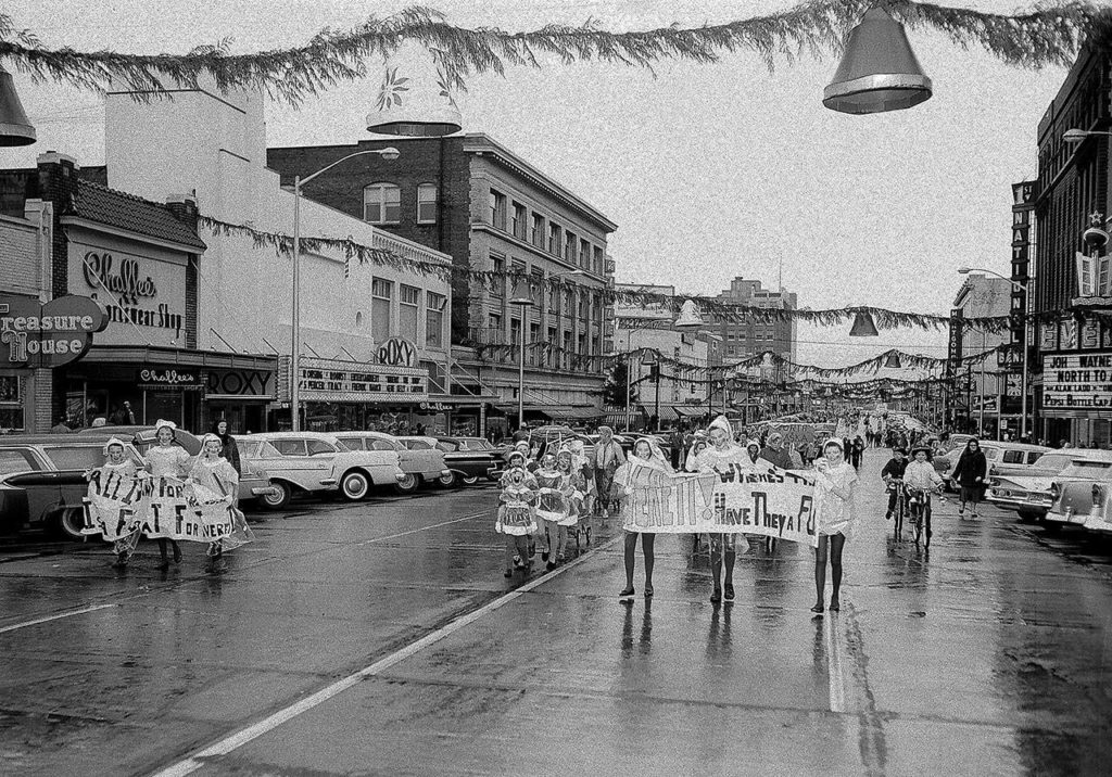 Longtime Daily Herald photographer Jim Leo took this picture of the downtown Everett Christmas Parade on a rainy afternoon, Dec. 3, 1960. (Everett Public Library)

