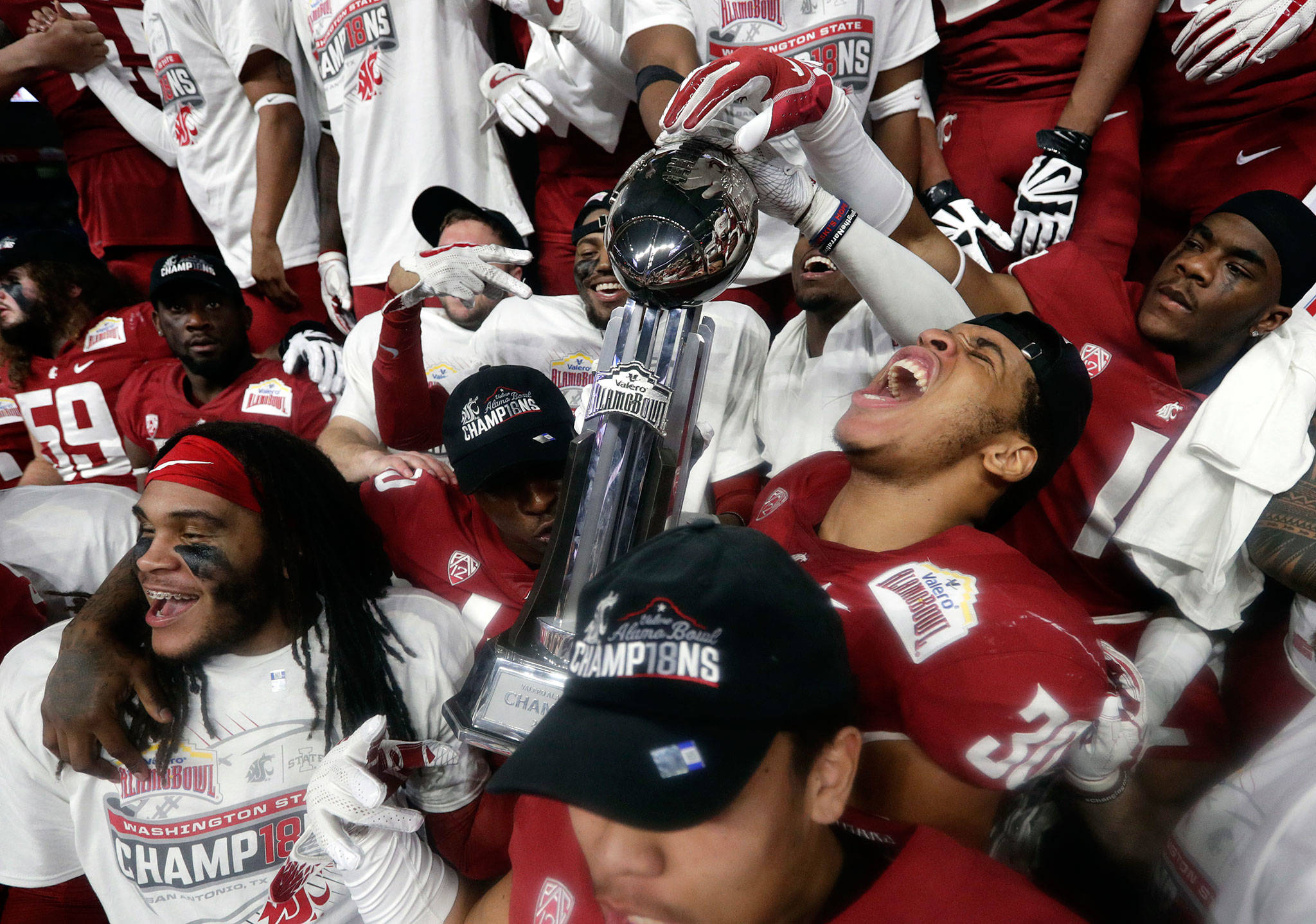 Washington State players celebrate their 28-26 win over Iowa State in the Alamo Bowl on Dec. 28, 2018, in San Antonio. (AP Photo/Eric Gay)