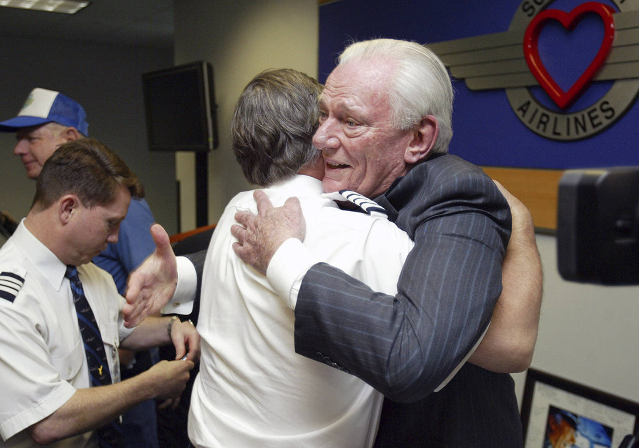 Herb Kelleher hugs a Southwest employee in 2008. (Mike Fuentes/Bloomberg, file)