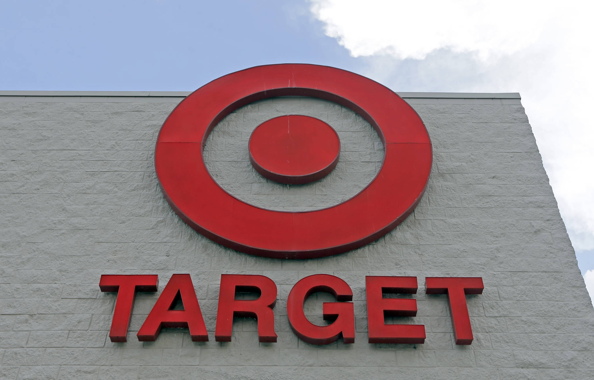 Strong economy does little to lift department store sales