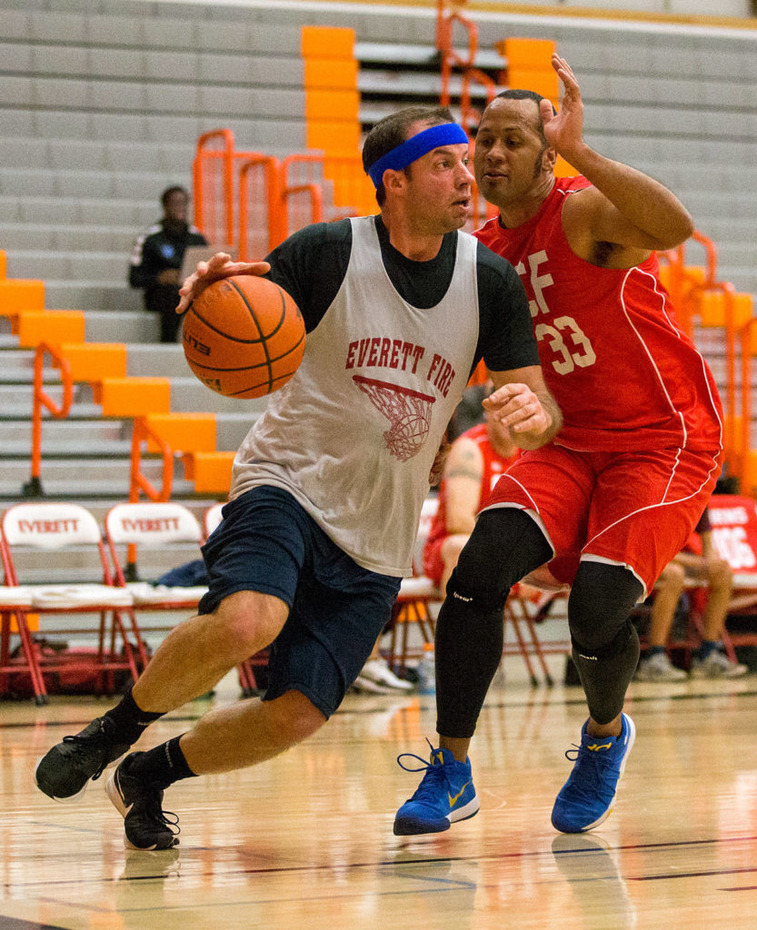Everett Fire’s Chris Stepanski drives to the hoop during a charity basketball game against the South Snohomish Fire Department on Jan. 19 at the Walt Price Student Fitness Center on the campus of Everett Community College. (Olivia Vanni / The Herald)

