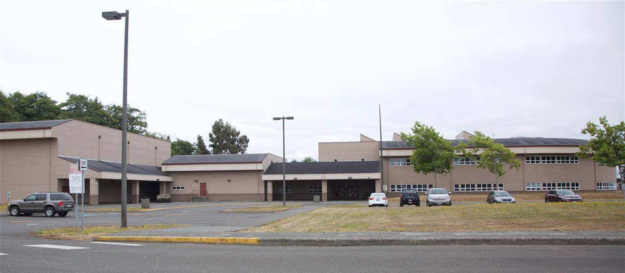 Hoquiam teacher charged with writing threats aimed at himself