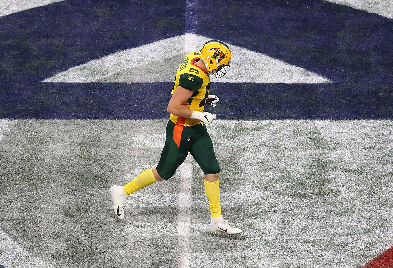 The Arizona Hotshots’ Connor Hamlett runs off the field at halftime during a scrimmage against the Birmingham Iron on Jan. 28, 2019, in San Antonio, Texas. (Maddie Meyer / Getty Images)