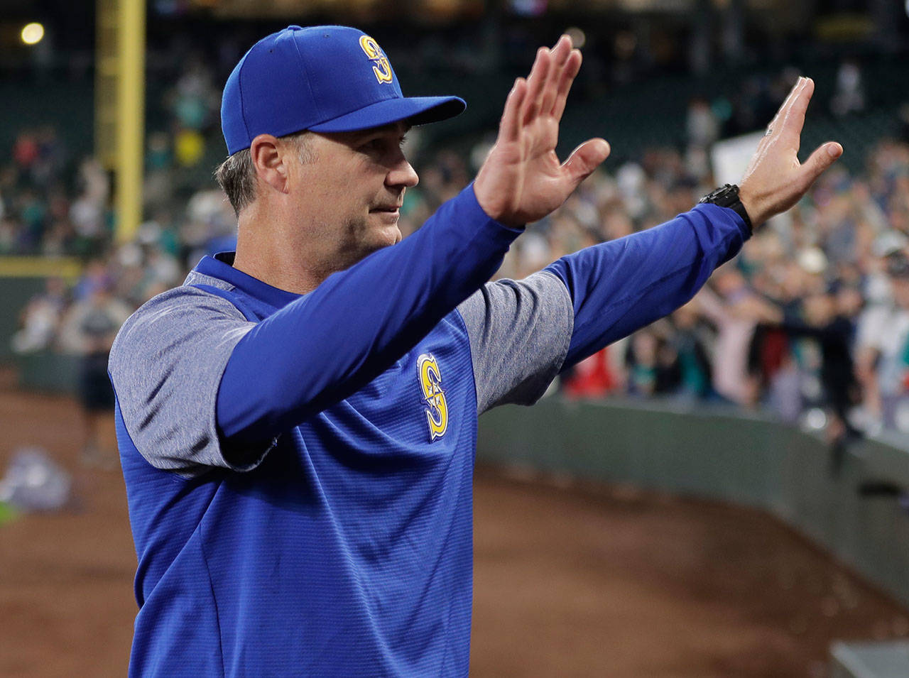Mariners manager Scott Servais waves to fans after a game against the Rangers on Sept. 30, 2018, in Seattle. (AP Photo/Ted S. Warren)