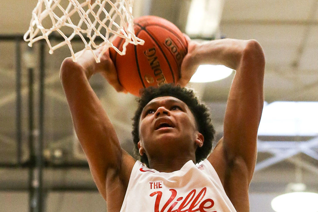 Marysville Pilchuck’s RaeQuan Battle dunks against Kelso during a state regional boys basketball game Feb. 23 at Everett Community College. The Tomahawks won 72-51. (Kevin Clark / The Herald)
