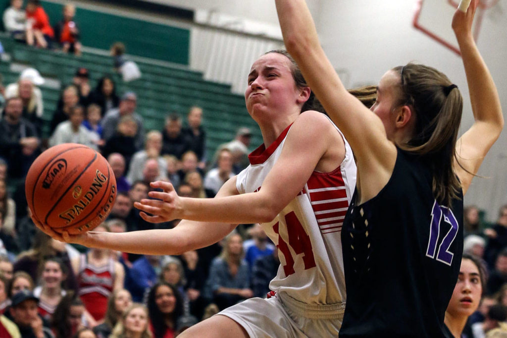 Snohomish senior point guard Maya DuChesne (left) attempts a shot with 6-foot-3 Lake Washington freshman Elise Hani defending. DuChesne scored 10 of her team-high 16 points in the third quarter to lead the Panthers’ second-half comeback. (Kevin Clark / The Herald)
