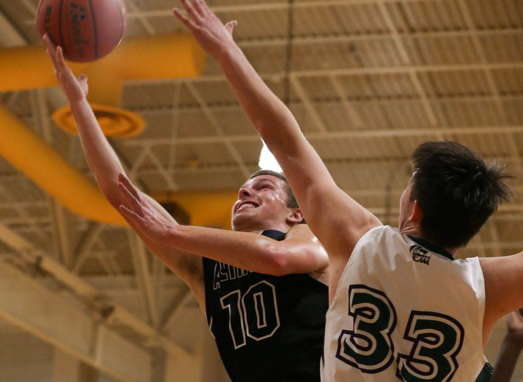 Point guard Anthony Whitis (left) averaged 17.7 points per game to help lead Arlington to the state regionals. (Kevin Clark / The Herald)
