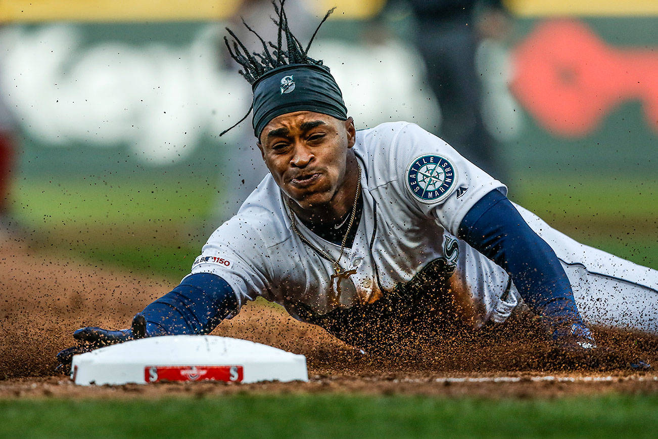 M’s blast 5 HRs, rout Red Sox in home opener