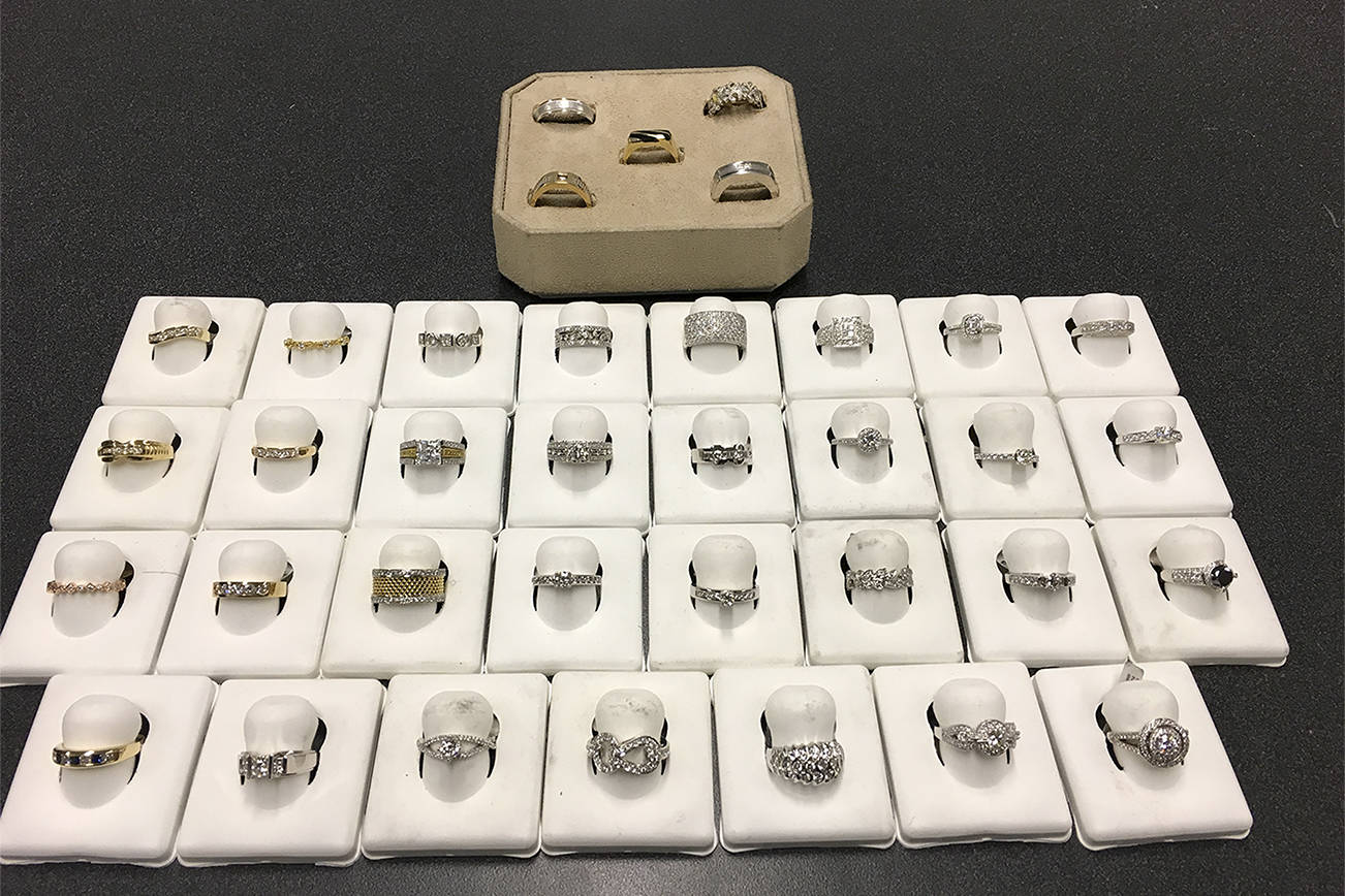 $183,000 in rings stolen at Bellevue store; thief drops ID