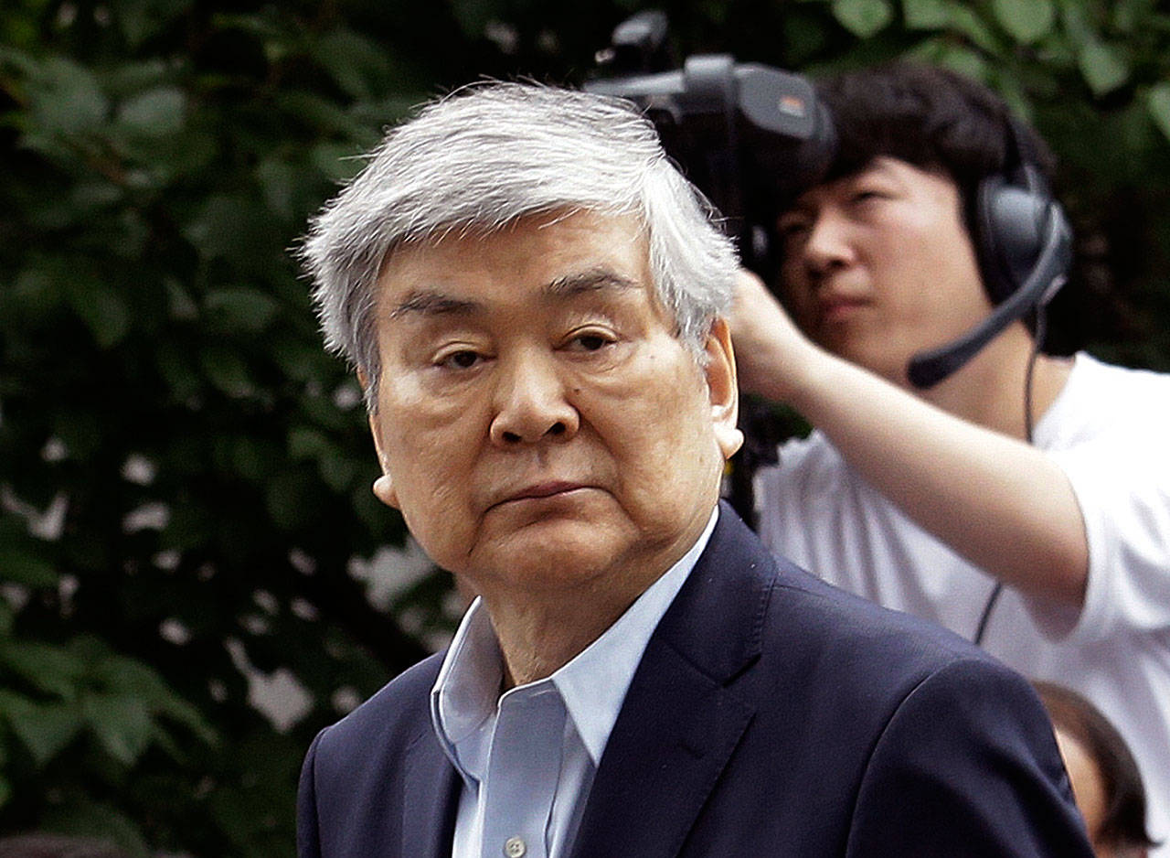 Cho Yang-ho, the chairman of Korean Air Lines Co., arrives July 5 for hearing to review the prosecution’s request for an arrest warrant on charge of embezzlement at the Seoul Southern District Court in Seoul, South Korea. Korean Air says on Monday its chairman, Cho Yang-ho, died in the United States from an unspecified illness. (AP Photo/Ahn Young-joon, File)