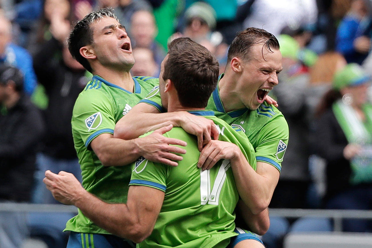 Bruin scores twice, Sounders outlast Toronto FC