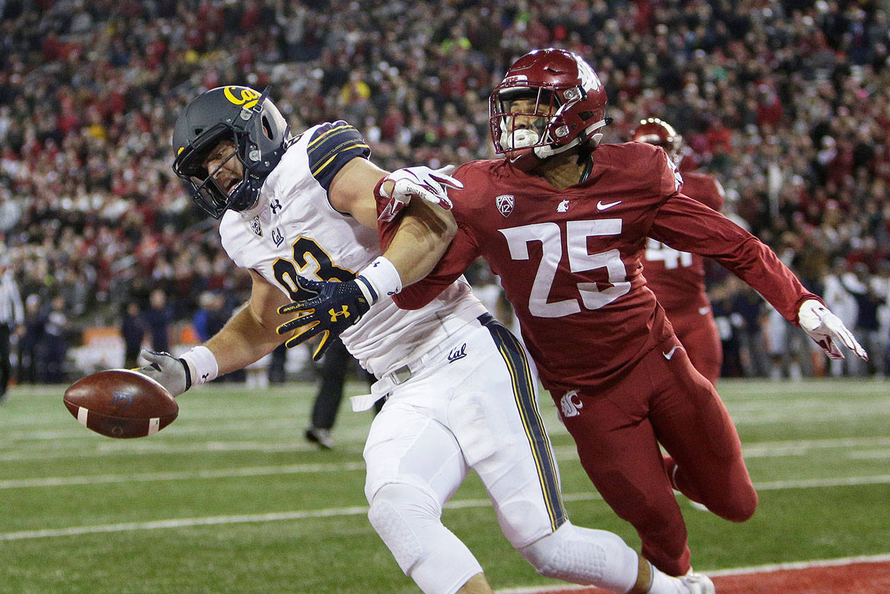 Washington State junior Skyler Thomas (25) disrupts a pass intended for California tight end Ian Bunting during a game in Pullman on Nov. 3, 2018. (Young Kwak / Assoicated Press)