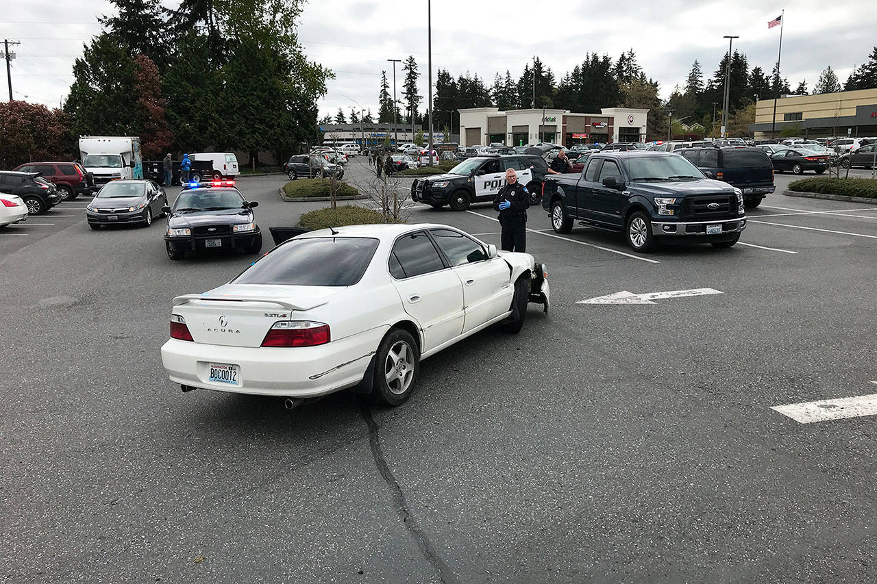 Police pursued a homicide suspect Tuesday afternoon in a chase from Everett on southbound I-5 that ended in a WinCo parking lot in the 21900 block of Highway 99 in Edmonds. Two men were arrested. (Chuck Taylor / The Herald)