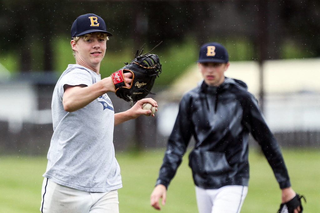 Everett’s Aaron Robertson (left) makes a throw with Casen Taggart awaiting his turn during practice on May 16 at Cascade High School in Everett. (Kevin Clark / The Herald)
