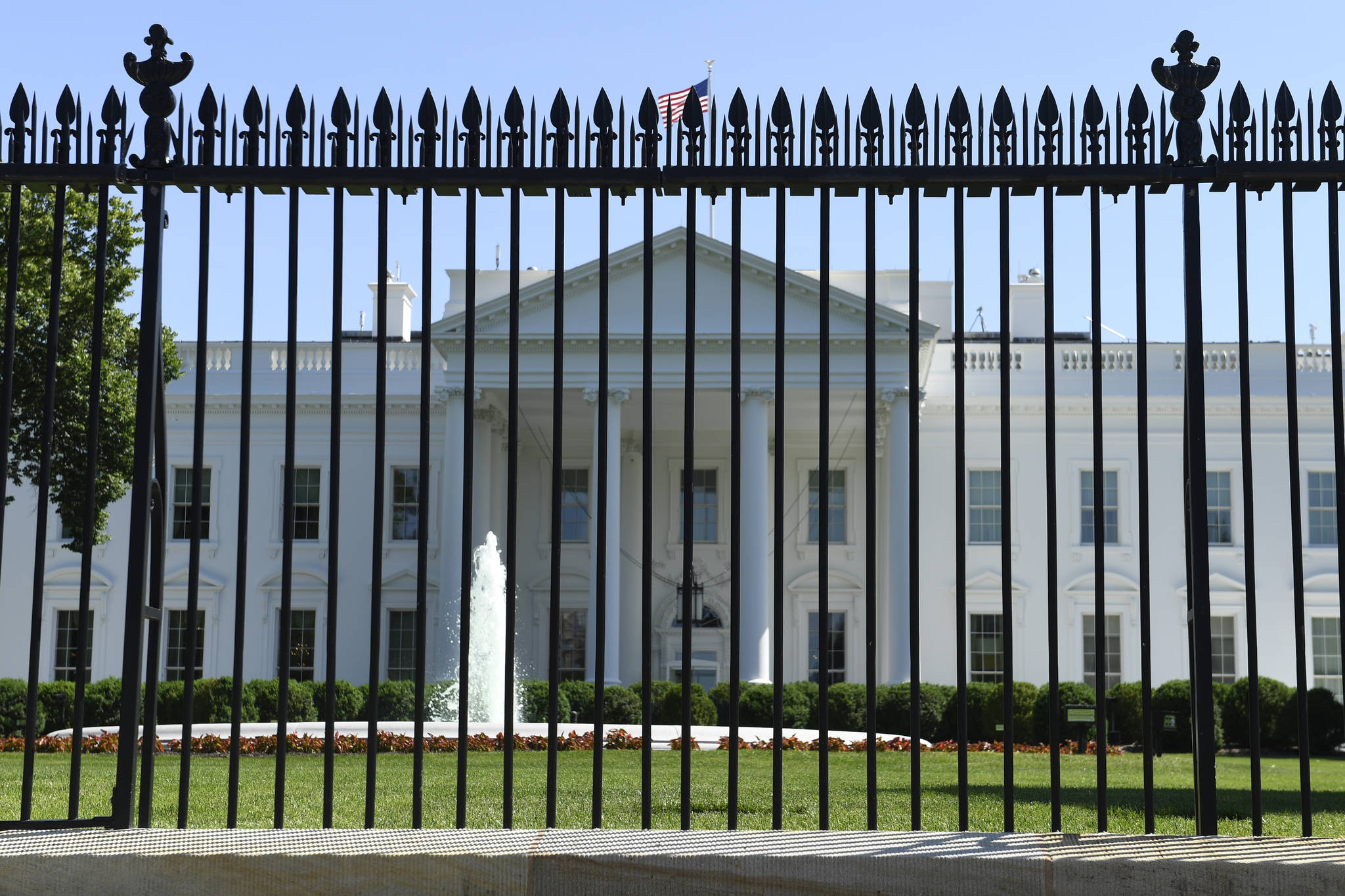 Construction to begin soon on taller White House fence