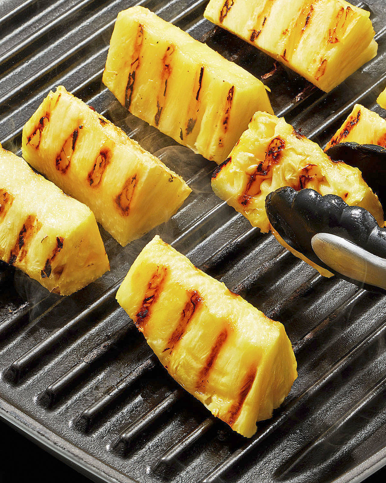 How to use a grill pan, whether you’re inside or outdoors