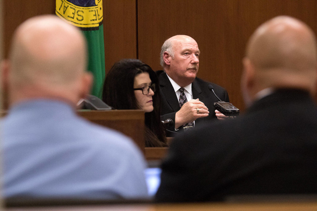 Jim Scharf, Snohomish County Sheriff’s Office cold case detective, testifies Thursday about DNA linking William Talbott II to a double-murder as Talbott (left) and his attorney listen on at the Snohomish County Courthouse. (Andy Bronson / The Herald/POOL)
