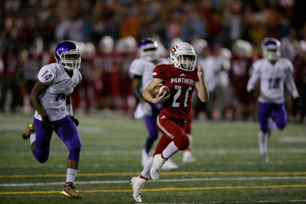 Snohomish’s Tyler Massena runs in for a touchdown in the third quarter as Snohomish beat Garfield 42-35 in a playoff football game at Veterans Memorial Stadium on Nov. 2, 2018 in Snohomish. (Andy Bronson / The Herald)