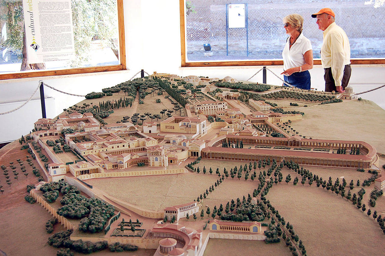 A model of Hadrian’s Villa helps visitors appreciate the vastness of the complex, much of which is now rubble. (Rick Steves’ Europe)