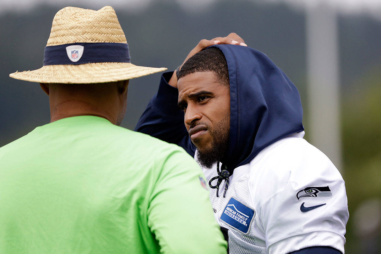 Seattle Seahawks linebacker Bobby Wagner, right, talks with defensive coordinator Ken Norton Jr. during an NFL football practice Tuesday, May 21, 2019, in Renton, Wash. (AP Photo/Elaine Thompson)