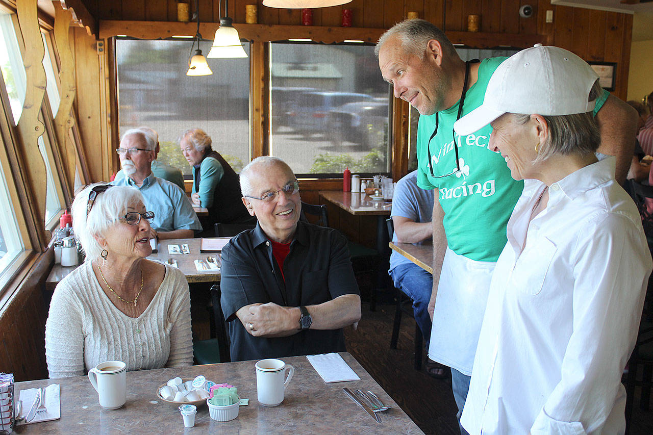 Freeland Cafe’s new owners, Jeff and Deb Kennelly, talk to customers during a busy Father’s Day Sunday breakfast. (Patricia Guthrie/South Whidbey Record)
