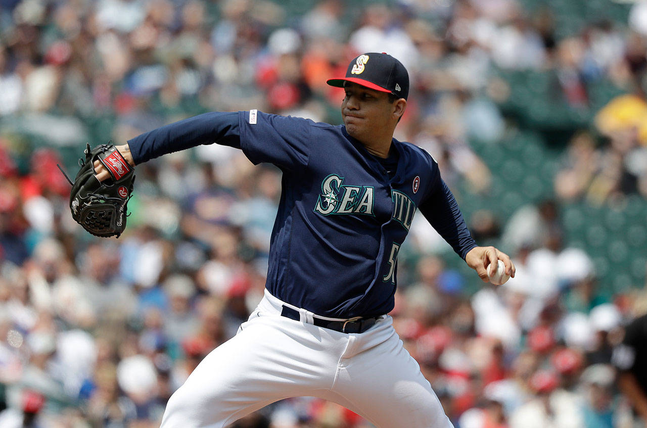 Seattle’s Tommy Milone throws against St. Louis during the Mariners’ 5-4 loss to the Cardinals on Thursday in Seattle. (AP Photo/Elaine Thompson)