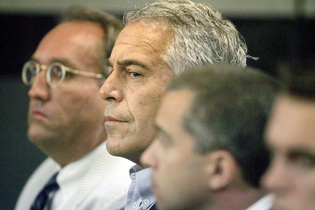 Jeffrey Epstein (center) in 2008. (Uma Sanghvi/Palm Beach Post via AP, File)