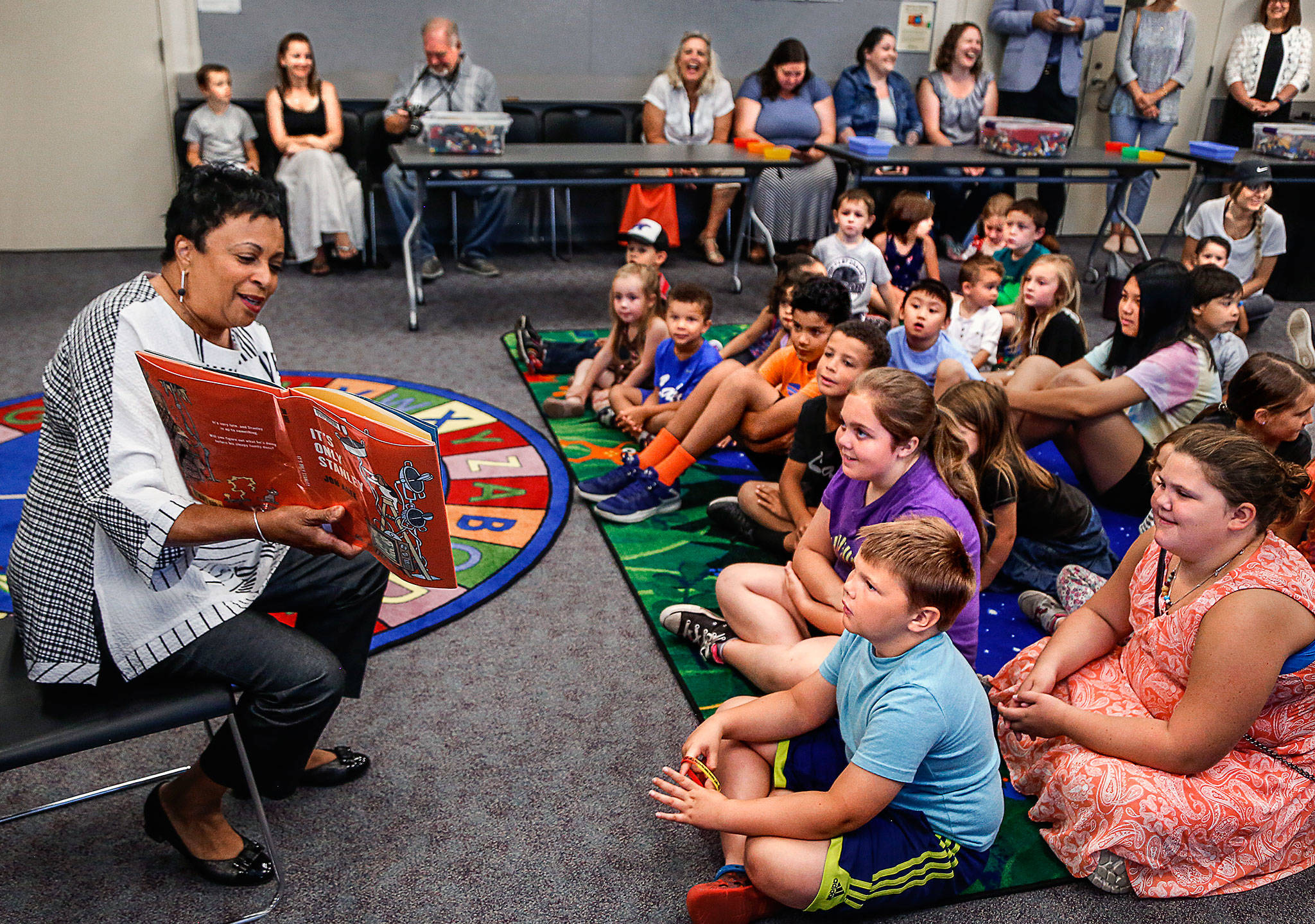 Librarian of Congress Carla Hayden reads “It’s Only Stanley” by Jon Mgee to youngsters while visiting Sno-Isle’s Marysville Library last week with Congressman Rick Larsen. Appointed by President Barack Obama, Hayden is the first woman and first African-American to hold the position. (Dan Bates / The Herald)