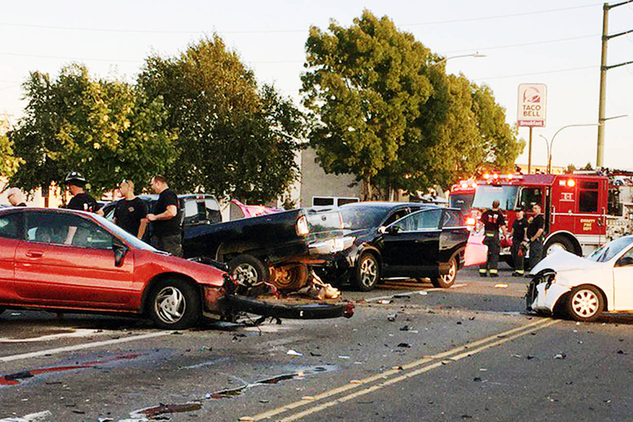 Witnesses Driver went 70 mph before 6car crash in Everett