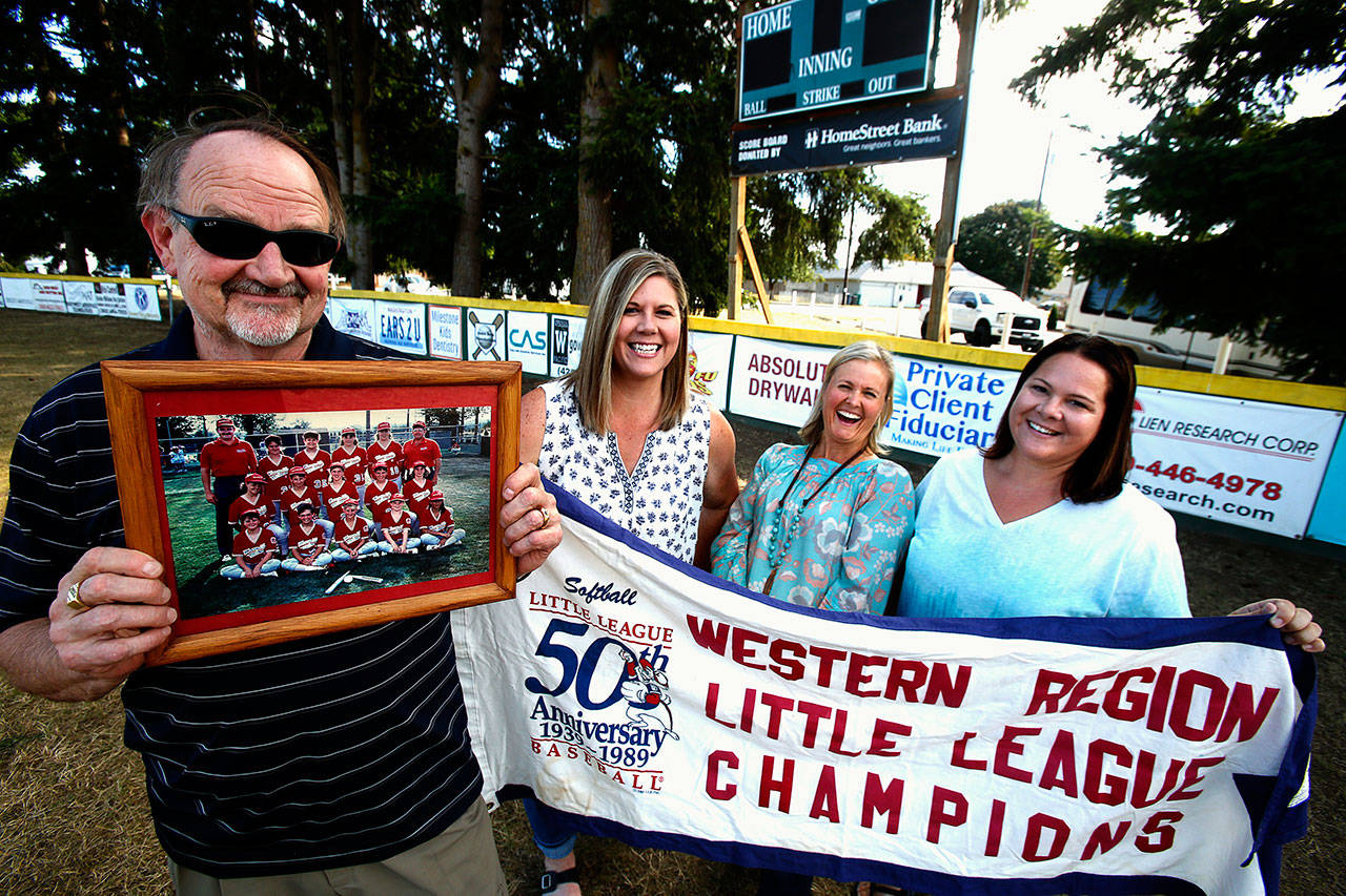 Manager and head coach Frank Grambo and former players Jodie Bilow, Heidi Hale and Jami Nyblod get ready to welcome the rest of the Marysville Little League Softball World Series team of 30 years ago. They will get together Saturday at Wenberg County Park. (Dan Bates / The Herald)