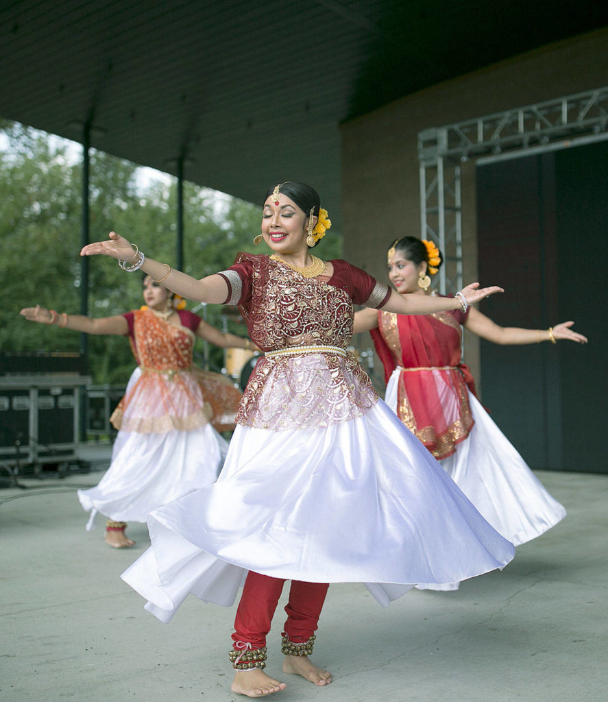 A dancer representing Bangladesh performs at the second annual UTSAV Mela. (Julia-Grace Sanders / The Herald)
