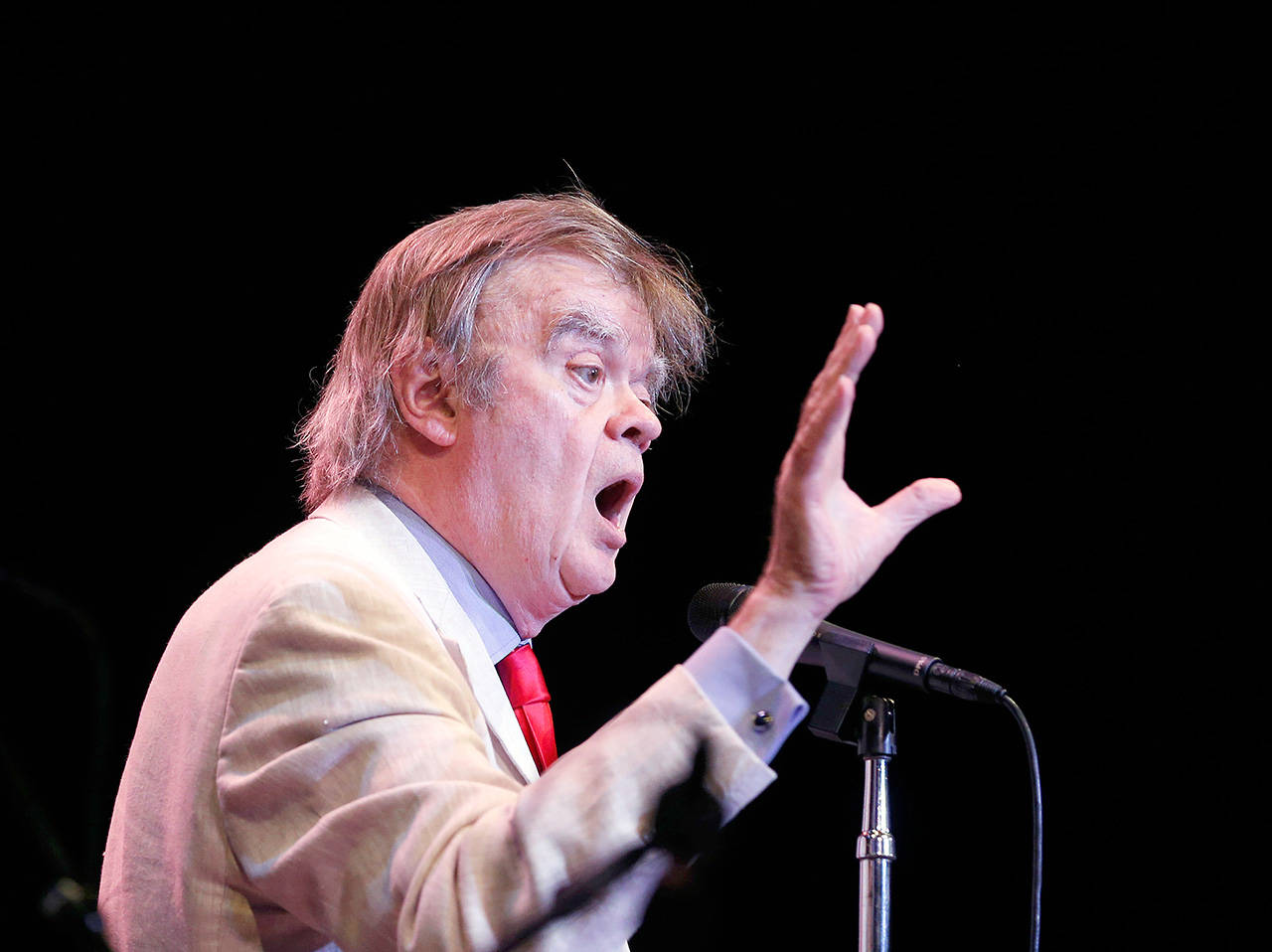 Garrison Keillor sings with the “A Prairie Home Companion” audience in May 2016. (Minneapolis Star Tribune)