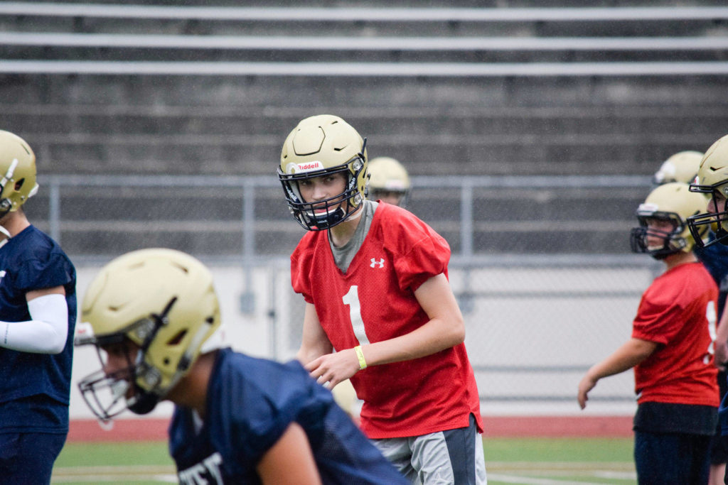 Everett quarterback Casen Taggart sets up a play at Everett Memorial Stadium on Wednesday, Aug. 21. (Katie Webber / The Herald)
