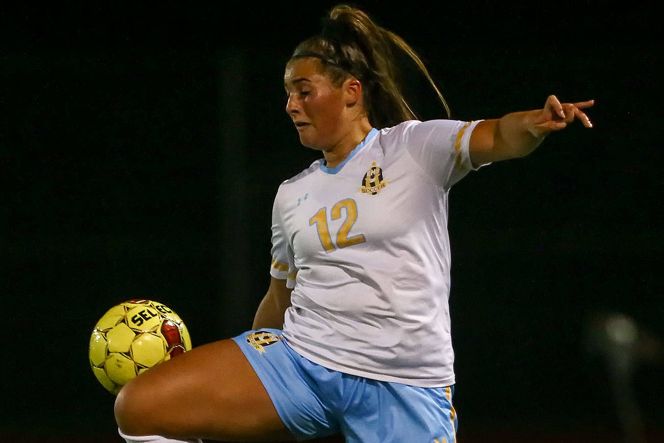 Everett’s Kelsey Price controls the ball against Mountlake Terrace Tuesday night at Lynnwood High School on September 17, 2019. (Kevin Clark / The Herald)