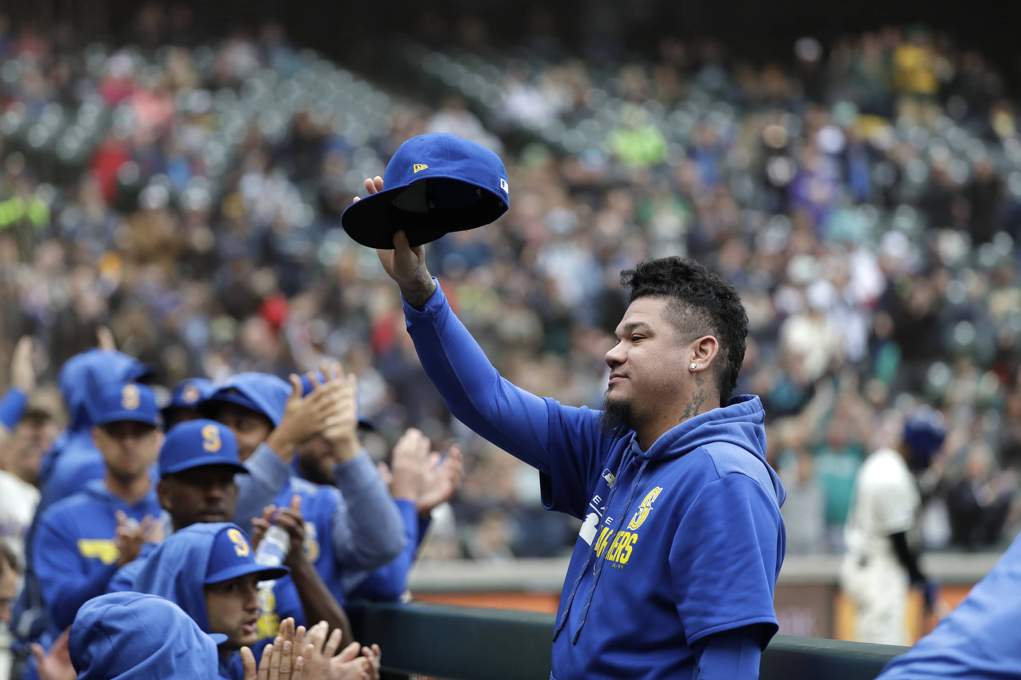Seattle Mariners pitcher Felix Hernandez, who made his final appearance Thursday, waves to fans from the dugout between innings of Sunday’s game against the Oakland Athletics. (AP Photo/Elaine Thompson)