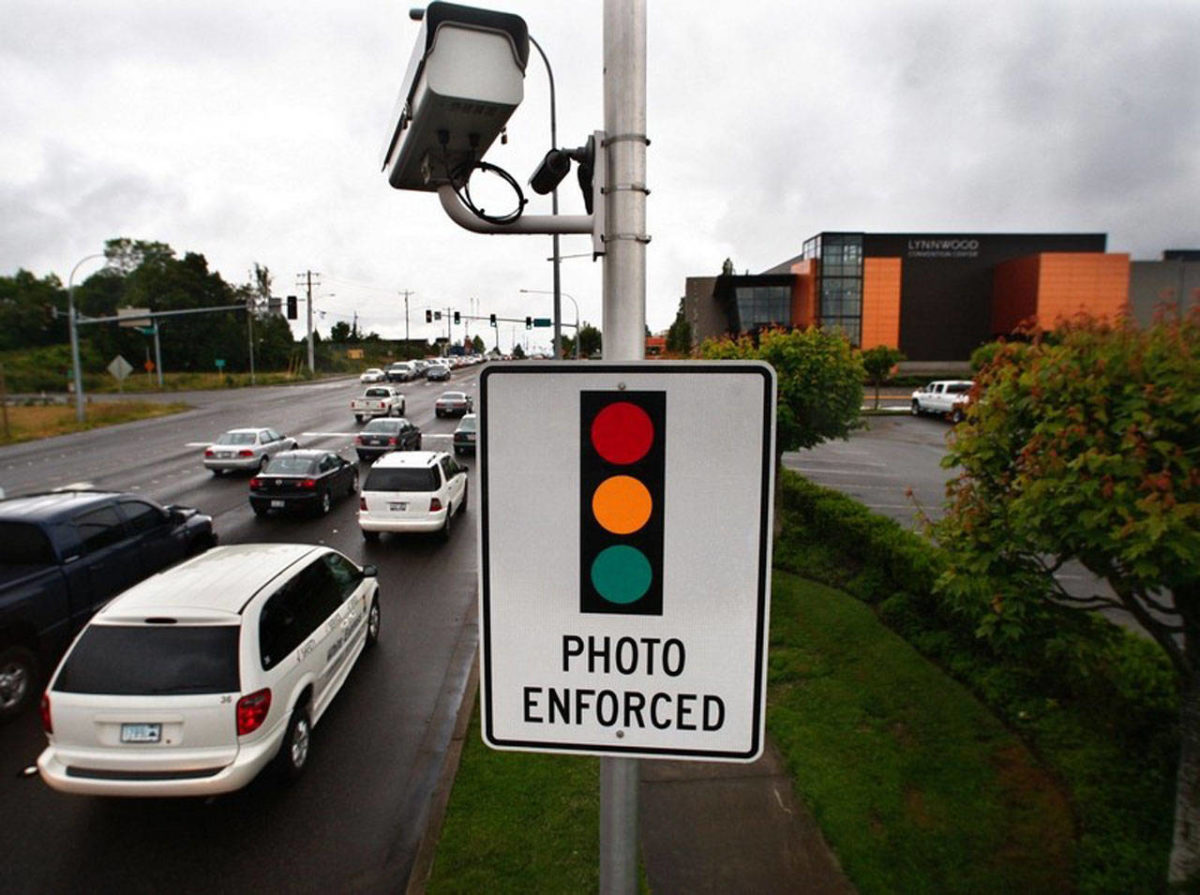 Everett reconsidering trafficenforcement cameras