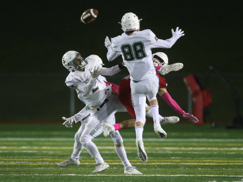 A Hail Mary pass is broken up as Shorecrest beat Snohomish 36-35 at Veterans Stadium at Snohomish High School on Friday, Oct. 4, 2019 in Snohomish, Wash. (Andy Bronson / The Herald)
