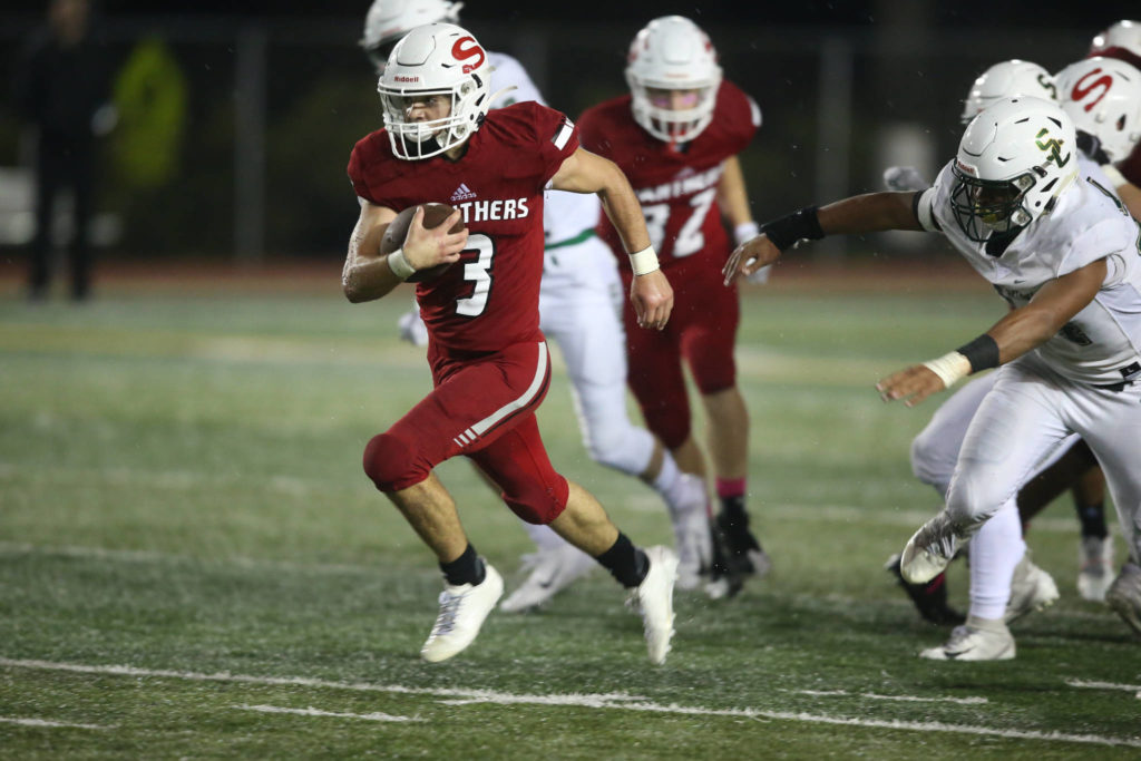 Snohomish’s Joshua Vandergriend hauls in a pass and runs in for the touchdown as Shorecrest beat Snohomish 36-35 at Veterans Stadium at Snohomish High School on Friday, Oct. 4, 2019 in Snohomish, Wash. (Andy Bronson / The Herald)
