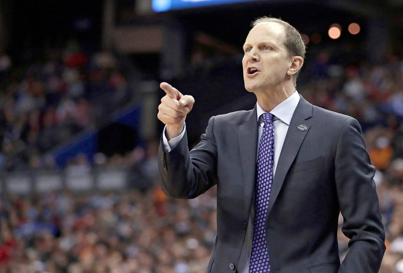 Washington mens basketball coach Mike Hopkins yells instructions to players during the Huskies NCAA Tournament game against North Carolina on March 24 in Columbus, Ohio. (AP Photo/Tony Dejak)