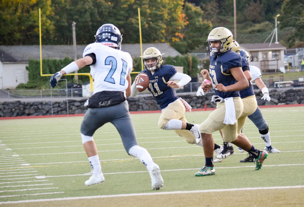 Sophomore quarterback Noah Schmid looks for a receiver before throwing for a 2-point conversion against Meadowdale on Friday, Oct. 11 at Everett Memorial Stadium. (Katie Webber / The Herald)

