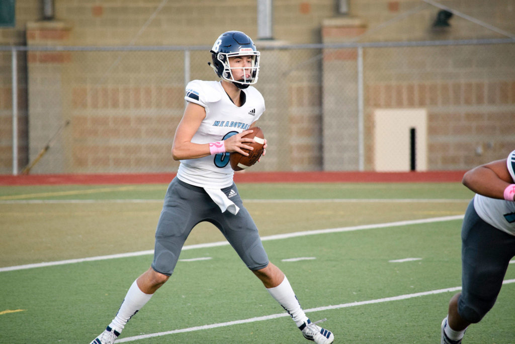 Senior quarter back Hunter Moen looks for an open receiver against Everett on Friday, Oct. 11 at Everett Memorial Stadium. (Katie Webber / The Herald)
