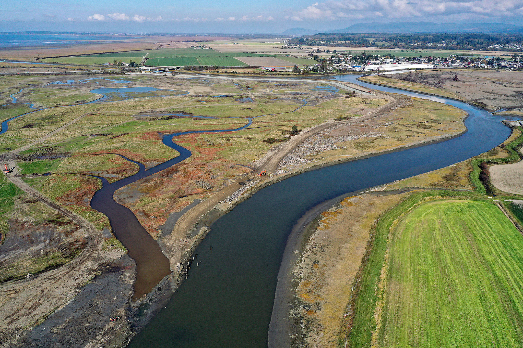 Before the breach of levees and dikes on Monday along Leque Island (left), the Stillaguamish River winds past Stanwood (upper right). (Chuck Taylor / The Herald)