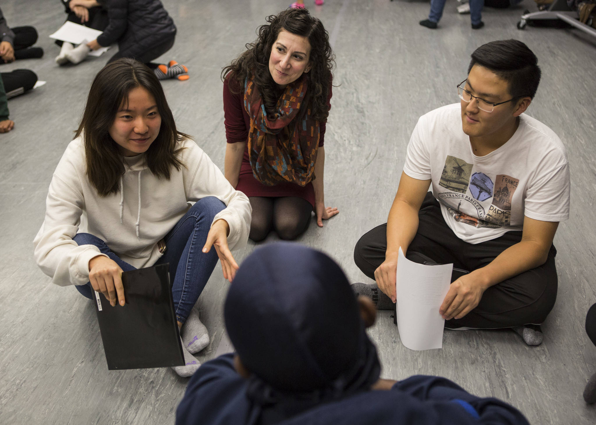 Deborah Hathaway (center) listens to student Lianna Park speak to Tollahe Baharu about his essay during class at the University of Washington Bothell. Students will participate in a new program for people with early-stage memory loss at Edmonds Center for the Arts. (Olivia Vanni / The Herald)