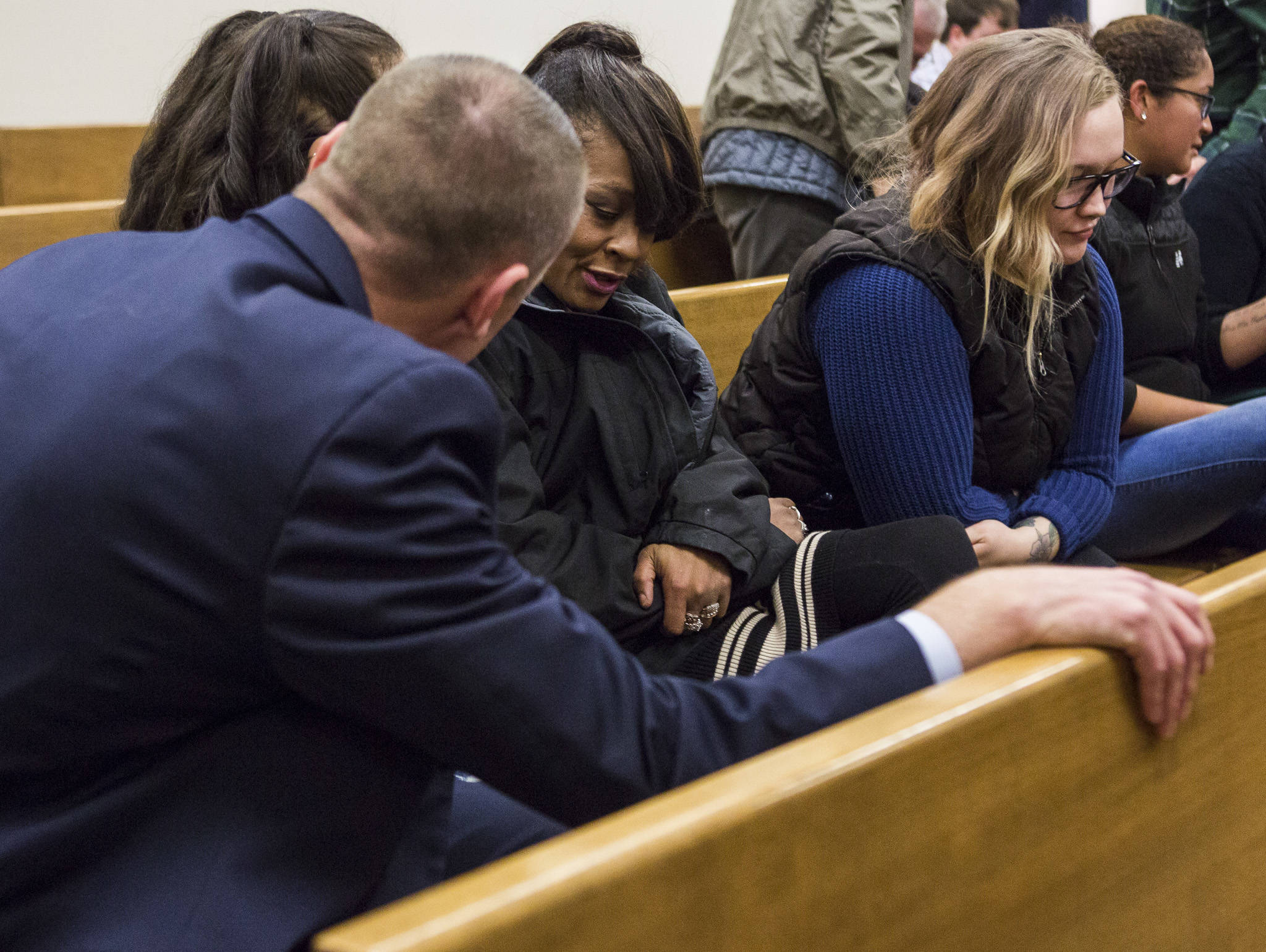 Detective Brad Walvatne talks with Phillipa Evans-Lopez’s mother Kris Evans (center) at the Snohomish County Courthouse on Tuesday. (Olivia Vanni / The Herald)