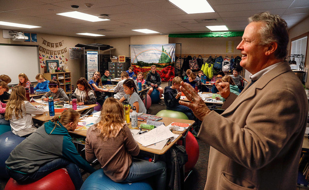 Terry Thoren, CEO of Wonder Media and former producer of “Rugrats,” brought his company’s technology to classes nationwide, including to Riverview Elementary in Snohomish, to collaborate on an animated film. Here, he talks with students Wednesday about the movie “The WonderGrove Wizard of Oz.” (Dan Bates / The Herald)
