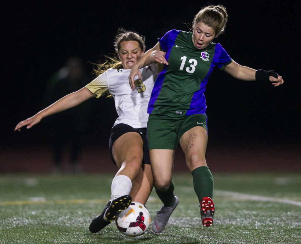 Marysville Getchell’s Faith Sherman and Edmonds-Woodway’s Taylor Lang battle for the ball during a district semifinal game Tuesday in Edmonds. (Olivia Vanni / The Herald)
