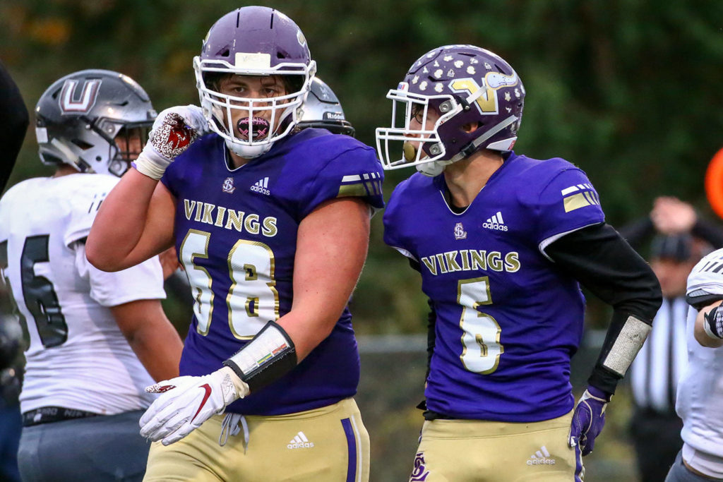 Devin Kylany (left) helped pave the way for Dallas Landeros (right) to rush for 276 yards and two touchdowns in last Saturday’s first-round state-playoff win over Union. (Kevin Clark / The Herald)
