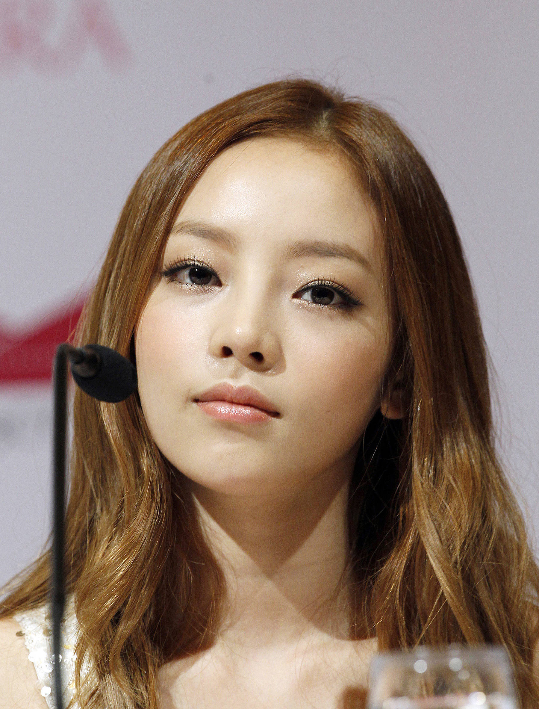 Associated Press                                South Korean pop star Goo Hara, seen here in 2012, was found dead at her home in Seoul on Sunday. She was 28.